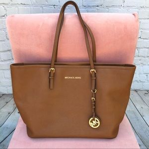 **SOLD**Host Pick! Michael Kors Saffiano Jet Set